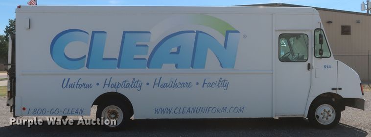 image for item JX9228 2000 Freightliner MT45  delivery truck