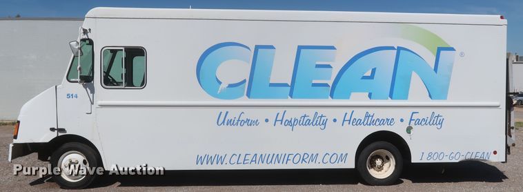 image for item JX9228 2000 Freightliner MT45  delivery truck