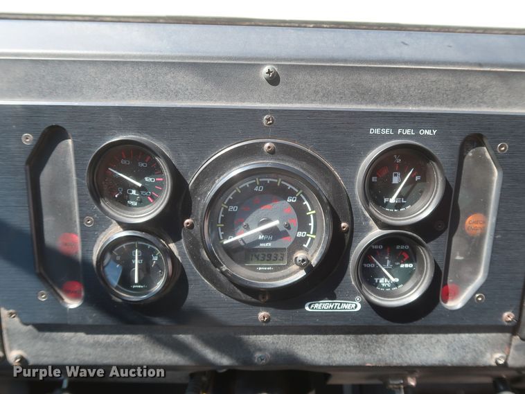 image for item JX9228 2000 Freightliner MT45  delivery truck