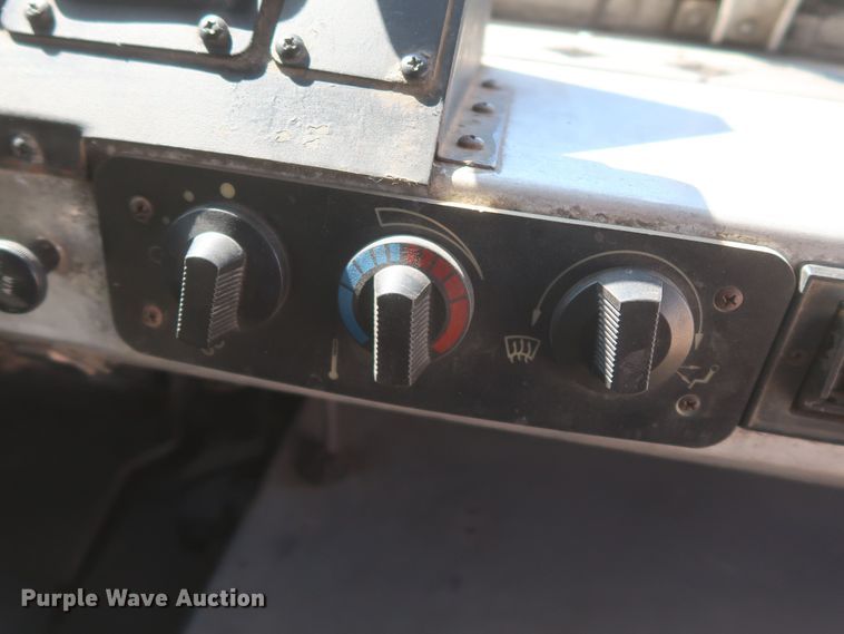 image for item JX9228 2000 Freightliner MT45  delivery truck