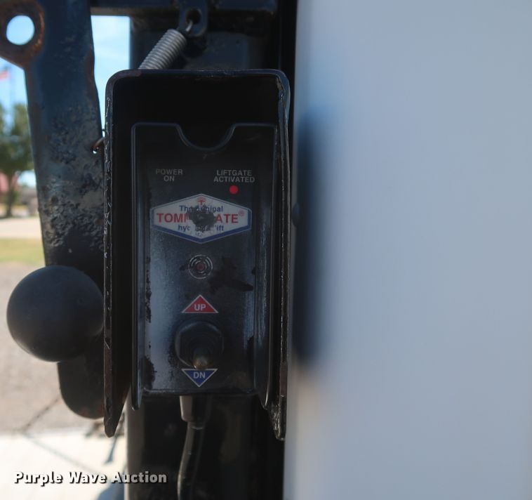 image for item JX9228 2000 Freightliner MT45  delivery truck