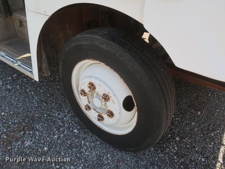 image for item JX9228 2000 Freightliner MT45  delivery truck