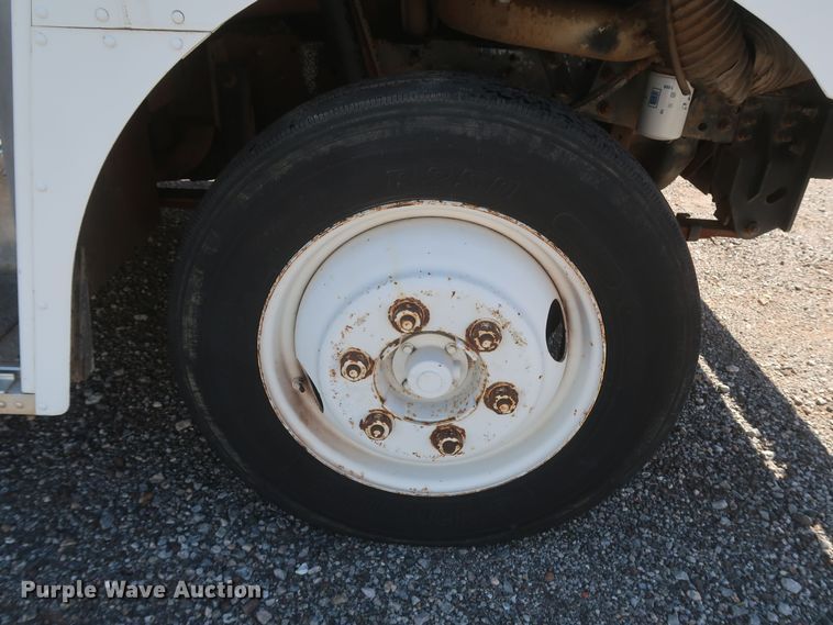 image for item JX9228 2000 Freightliner MT45  delivery truck