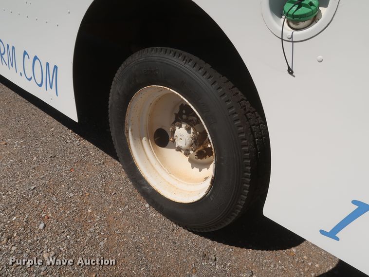 image for item JX9228 2000 Freightliner MT45  delivery truck