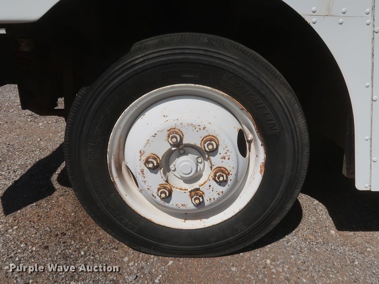 image for item JX9228 2000 Freightliner MT45  delivery truck