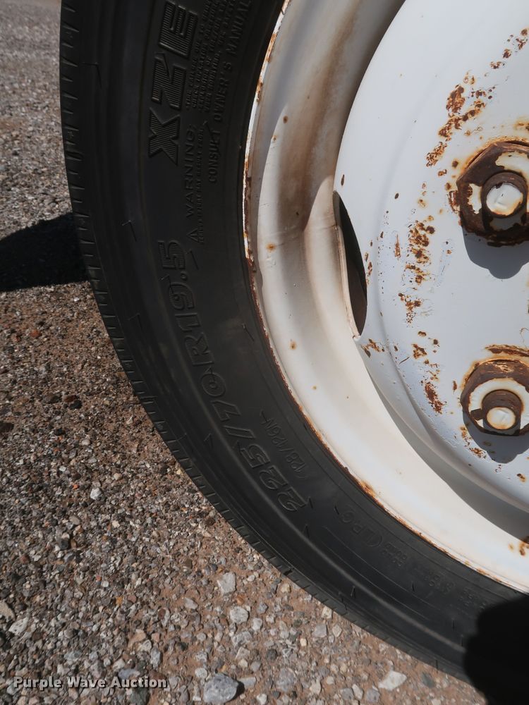 image for item JX9228 2000 Freightliner MT45  delivery truck