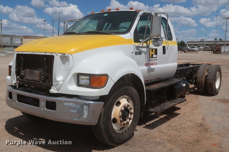 image for item JX9248 2004 Ford F750 Super Duty  Ext. Cab truck cab and chassis