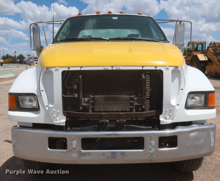 image for item JX9248 2004 Ford F750 Super Duty  Ext. Cab truck cab and chassis