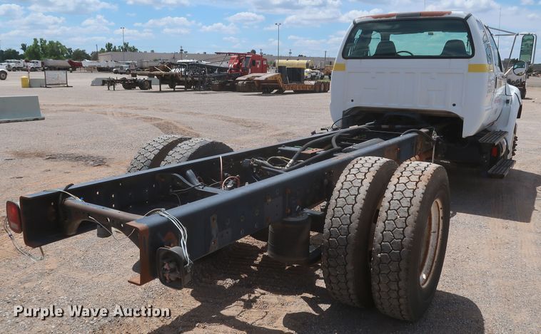 image for item JX9248 2004 Ford F750 Super Duty  Ext. Cab truck cab and chassis