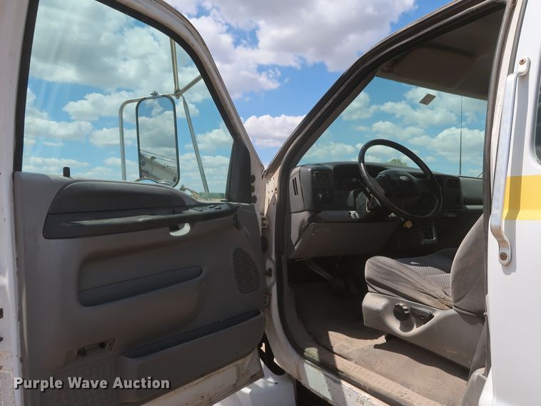 image for item JX9248 2004 Ford F750 Super Duty  Ext. Cab truck cab and chassis