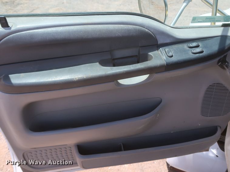 image for item JX9248 2004 Ford F750 Super Duty  Ext. Cab truck cab and chassis