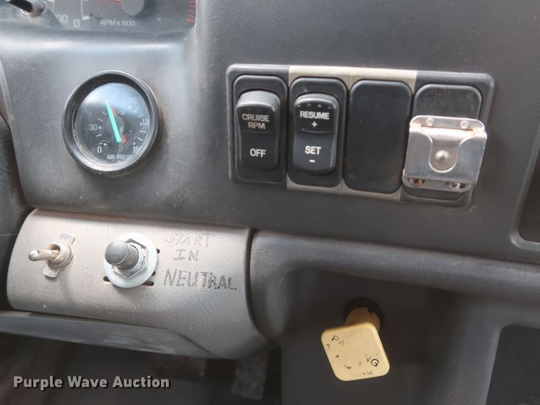 image for item JX9248 2004 Ford F750 Super Duty  Ext. Cab truck cab and chassis