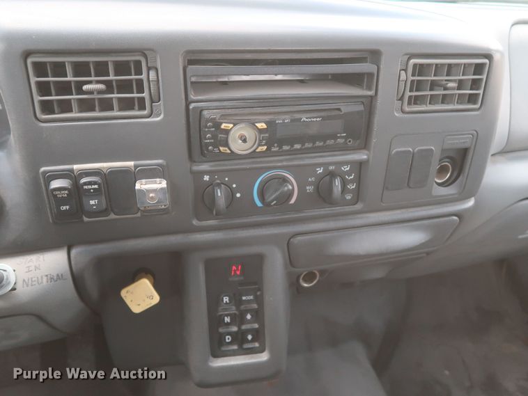 image for item JX9248 2004 Ford F750 Super Duty  Ext. Cab truck cab and chassis