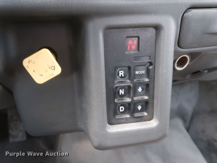 image for item JX9248 2004 Ford F750 Super Duty  Ext. Cab truck cab and chassis