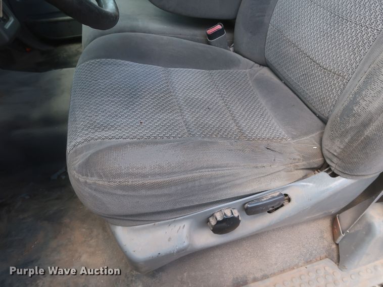 image for item JX9248 2004 Ford F750 Super Duty  Ext. Cab truck cab and chassis