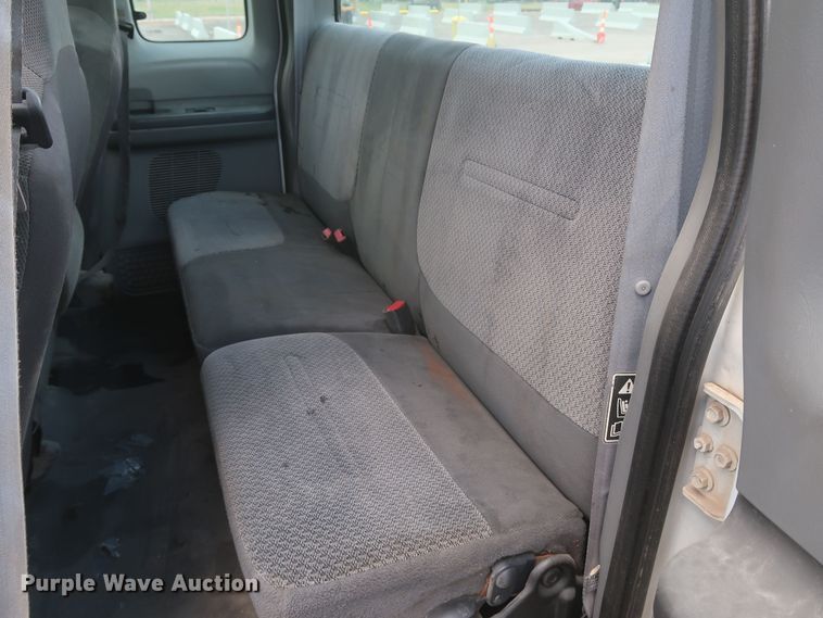 image for item JX9248 2004 Ford F750 Super Duty  Ext. Cab truck cab and chassis