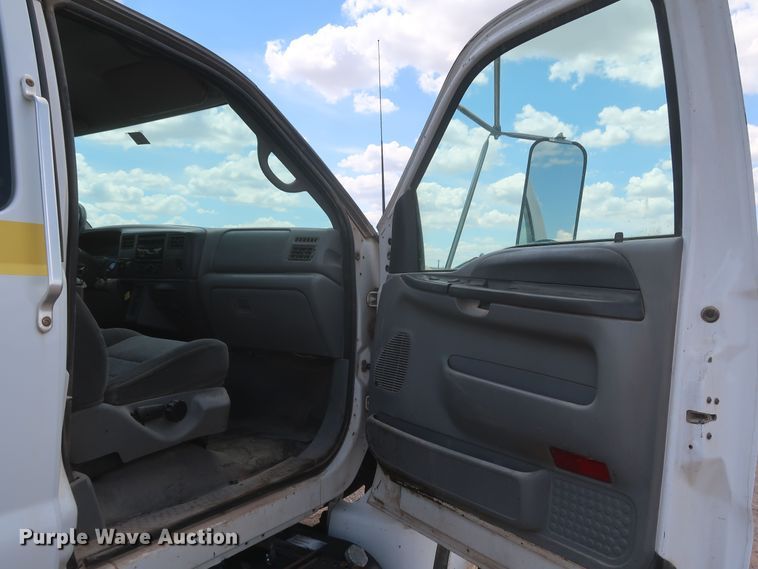 image for item JX9248 2004 Ford F750 Super Duty  Ext. Cab truck cab and chassis