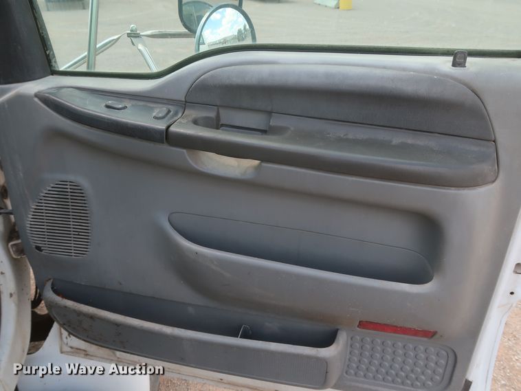 image for item JX9248 2004 Ford F750 Super Duty  Ext. Cab truck cab and chassis