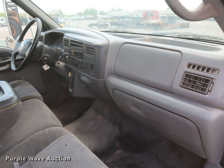 image for item JX9248 2004 Ford F750 Super Duty  Ext. Cab truck cab and chassis