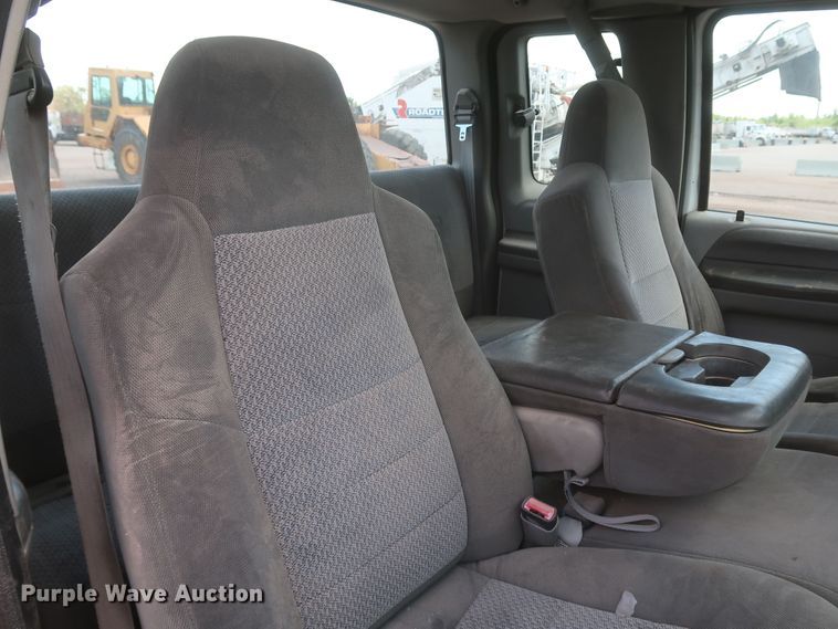 image for item JX9248 2004 Ford F750 Super Duty  Ext. Cab truck cab and chassis