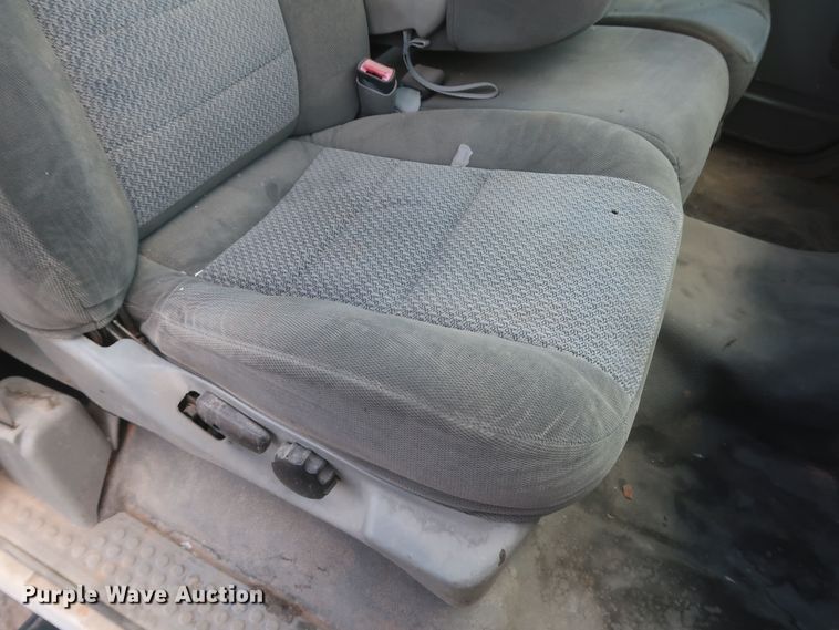 image for item JX9248 2004 Ford F750 Super Duty  Ext. Cab truck cab and chassis