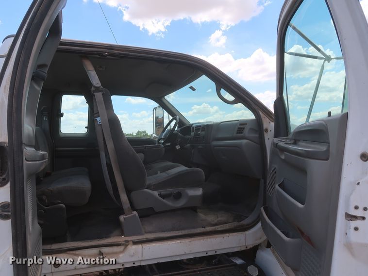 image for item JX9248 2004 Ford F750 Super Duty  Ext. Cab truck cab and chassis