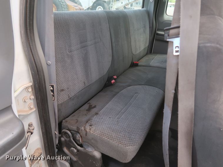 image for item JX9248 2004 Ford F750 Super Duty  Ext. Cab truck cab and chassis