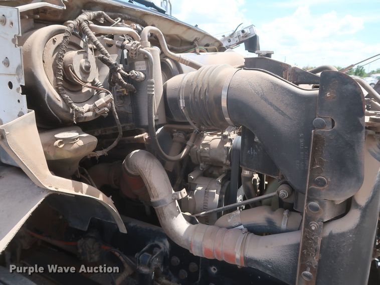 image for item JX9248 2004 Ford F750 Super Duty  Ext. Cab truck cab and chassis