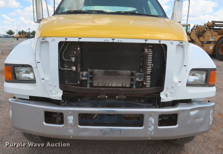 image for item JX9248 2004 Ford F750 Super Duty  Ext. Cab truck cab and chassis