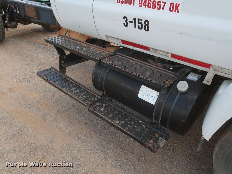 image for item JX9248 2004 Ford F750 Super Duty  Ext. Cab truck cab and chassis