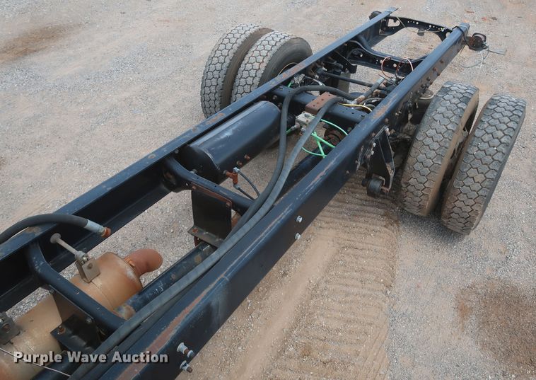 image for item JX9248 2004 Ford F750 Super Duty  Ext. Cab truck cab and chassis