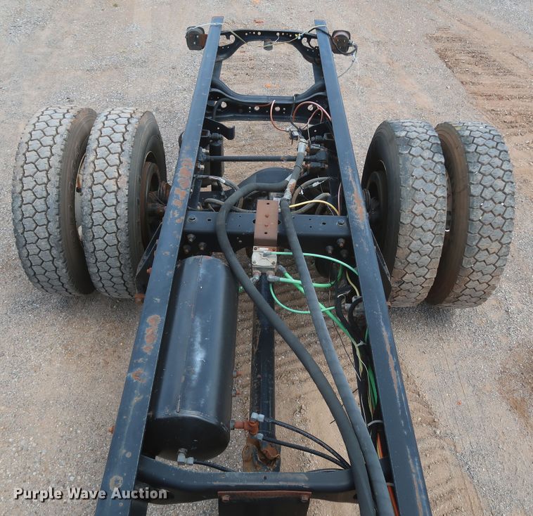 image for item JX9248 2004 Ford F750 Super Duty  Ext. Cab truck cab and chassis