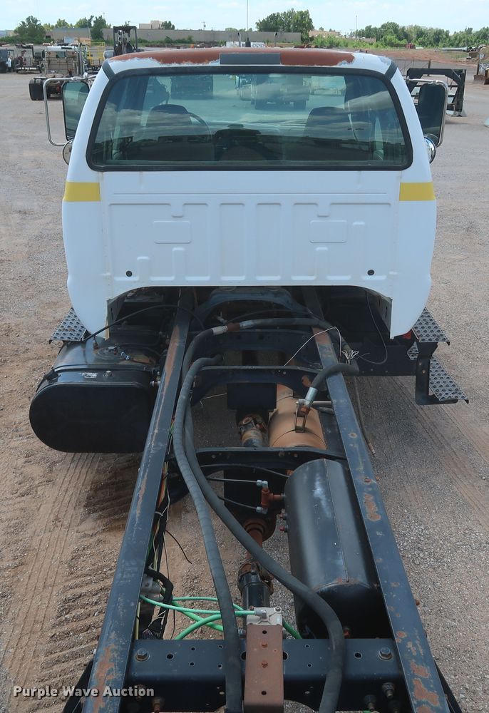 image for item JX9248 2004 Ford F750 Super Duty  Ext. Cab truck cab and chassis