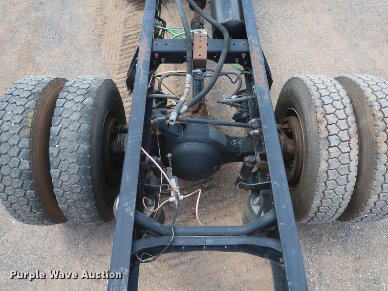 image for item JX9248 2004 Ford F750 Super Duty  Ext. Cab truck cab and chassis