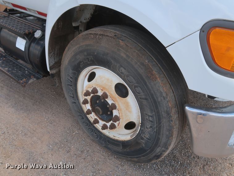 image for item JX9248 2004 Ford F750 Super Duty  Ext. Cab truck cab and chassis