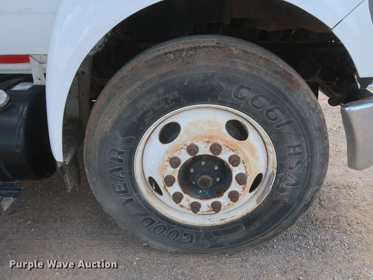 image for item JX9248 2004 Ford F750 Super Duty  Ext. Cab truck cab and chassis