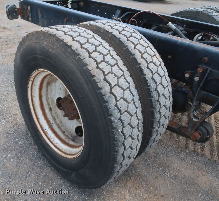 image for item JX9248 2004 Ford F750 Super Duty  Ext. Cab truck cab and chassis