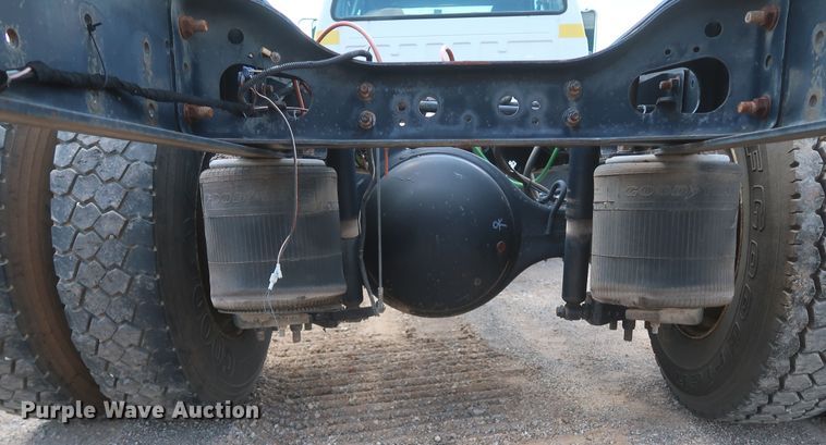 image for item JX9248 2004 Ford F750 Super Duty  Ext. Cab truck cab and chassis