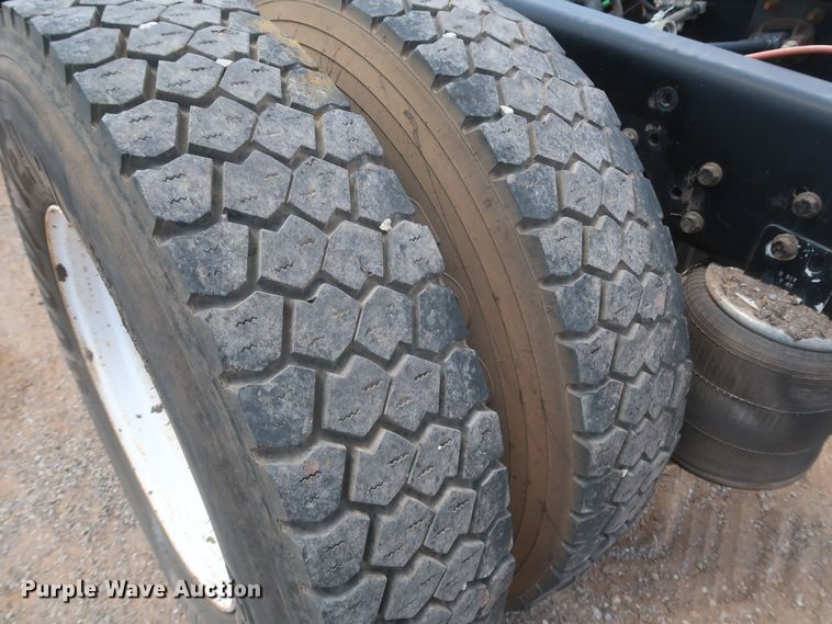 image for item JX9248 2004 Ford F750 Super Duty  Ext. Cab truck cab and chassis