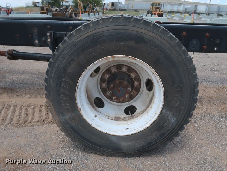 image for item JX9248 2004 Ford F750 Super Duty  Ext. Cab truck cab and chassis