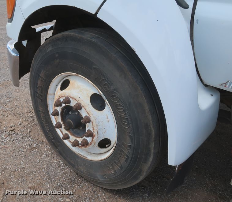 image for item JX9248 2004 Ford F750 Super Duty  Ext. Cab truck cab and chassis