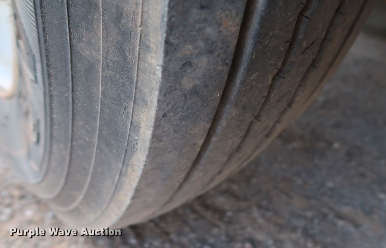 image for item JX9248 2004 Ford F750 Super Duty  Ext. Cab truck cab and chassis