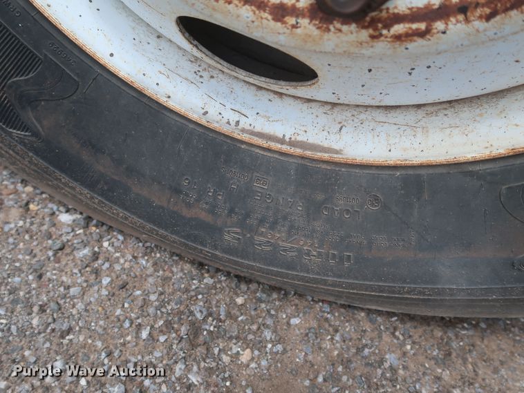 image for item JX9248 2004 Ford F750 Super Duty  Ext. Cab truck cab and chassis