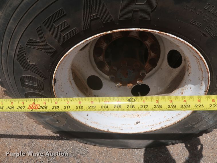 image for item JX9248 2004 Ford F750 Super Duty  Ext. Cab truck cab and chassis