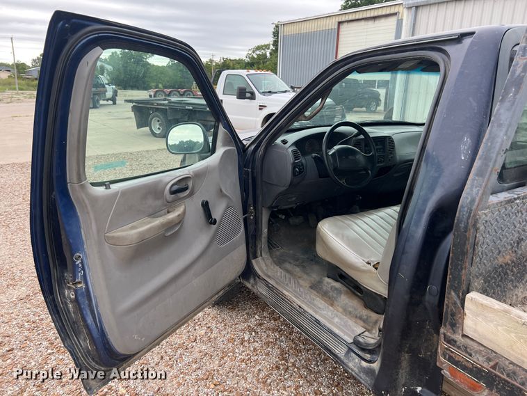 image for item JX9455 2000 Ford F150  bale bed pickup truck