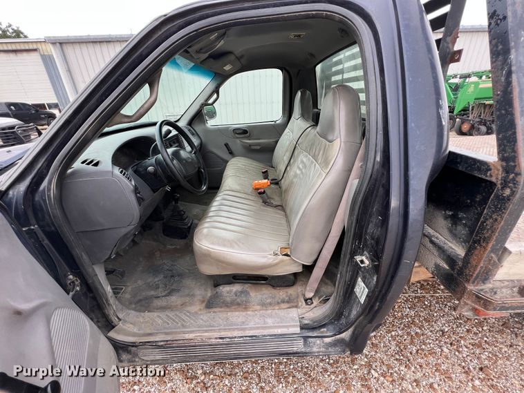 image for item JX9455 2000 Ford F150  bale bed pickup truck