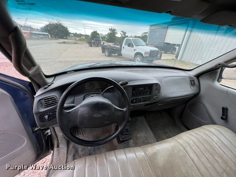 image for item JX9455 2000 Ford F150  bale bed pickup truck