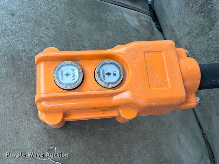 image for item JX9455 2000 Ford F150  bale bed pickup truck