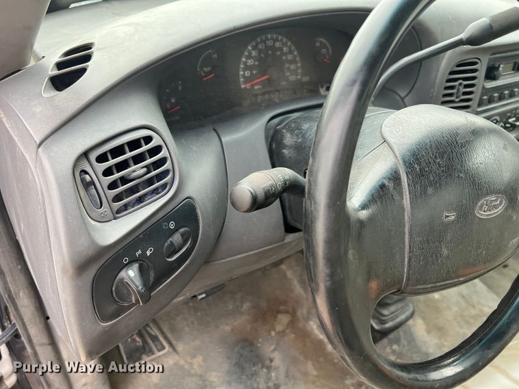 image for item JX9455 2000 Ford F150  bale bed pickup truck