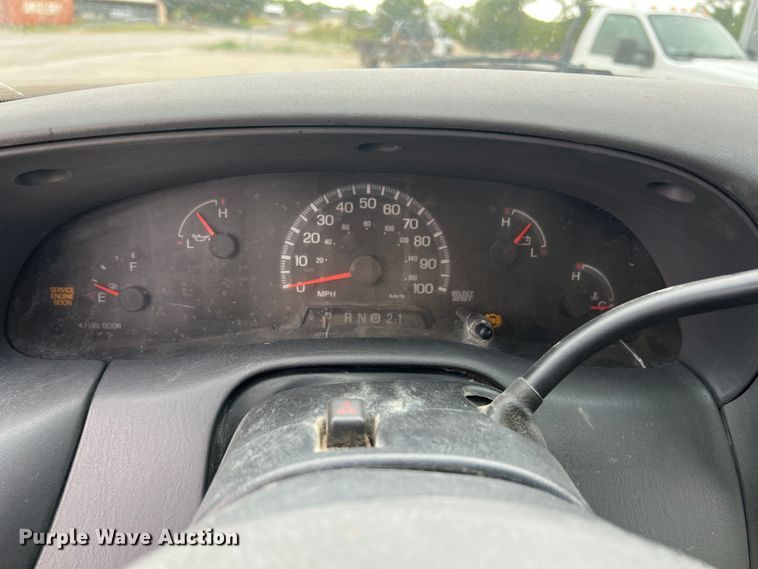 image for item JX9455 2000 Ford F150  bale bed pickup truck